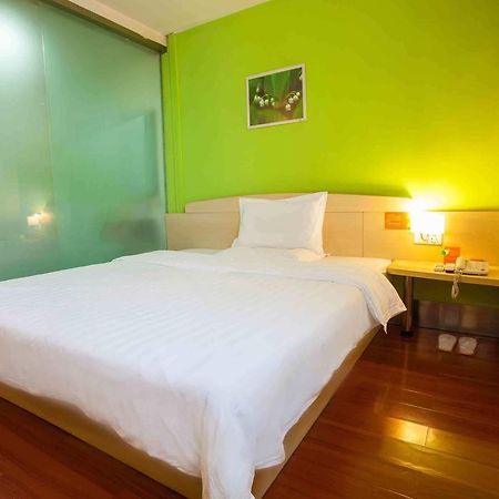 7Days Inn Heyuan Cultrual Palace Renren Le Rum bild
